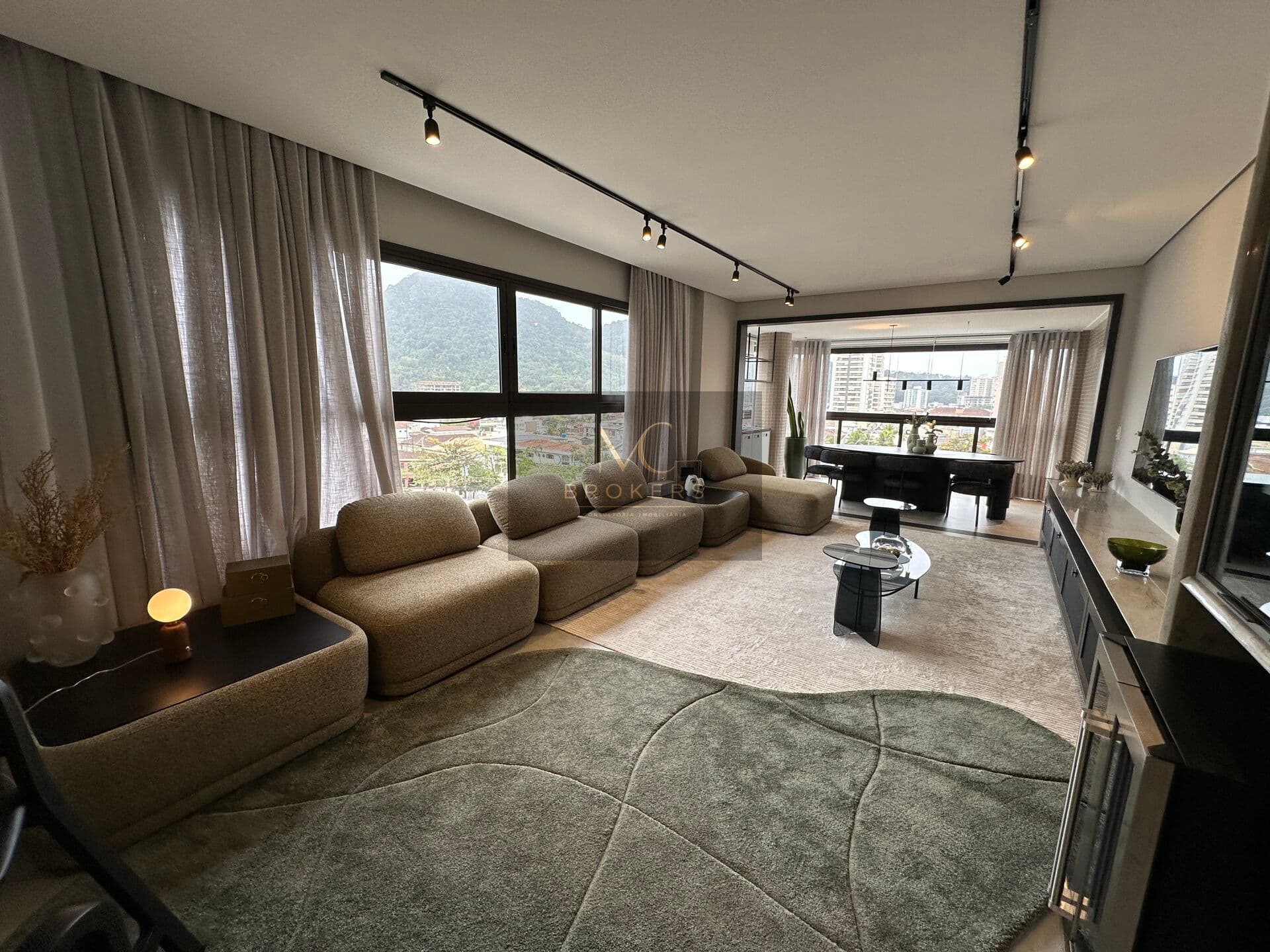 Apartamento à venda no bairro Canto do Forte em Praia Grande, SP. 3 dormitórios sendo 3 suítes.