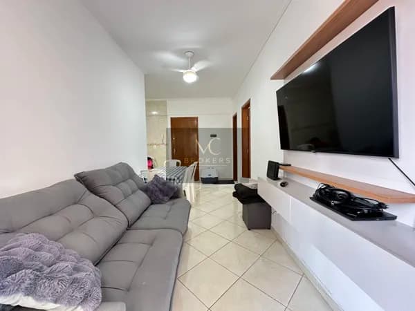 Apartamento mobiliado à venda no bairro Maracanã em Praia Grande, SP. Com 1 dormitório