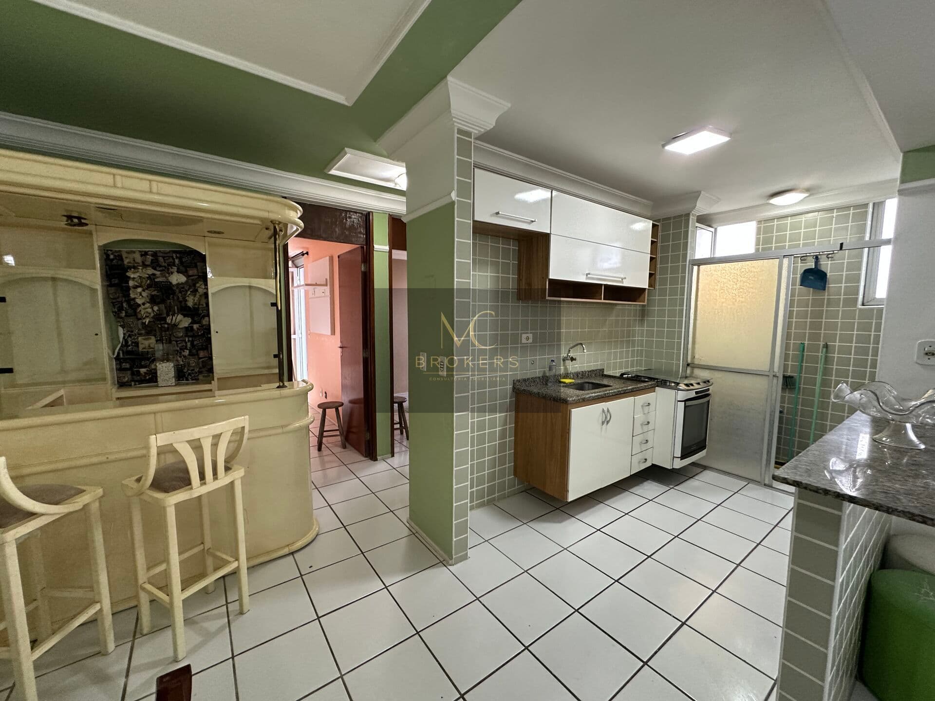 Apartamento à venda no bairro caiçara em Praia Grande, SP. 2 dormitórios sendo 1 suíte
