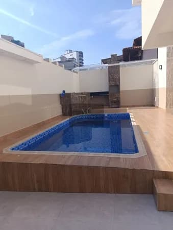 Casa triplex á venda em condomínio fechado no bairro Mirim - Praia Grande - SP. Com 2 dormitórios!