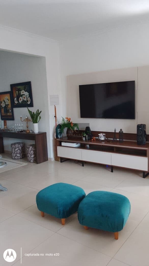 Casa com piscina á venda - Vila Caiçara