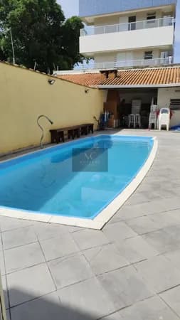casa à venda no bairro Guilhermina em Praia Grande, SP. 4 dormitórios sendo 4 suítes