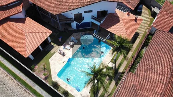 Casa Alto Padrão à venda no Centro de Peruíbe, SP. 6 dormitórios sendo 3 suítes,