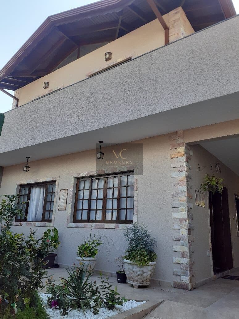 Casa à venda no bairro Centro de Peruíbe em Peruíbe, SP. 5 dormitórios sendo 4 suítes e 1 dormitório master