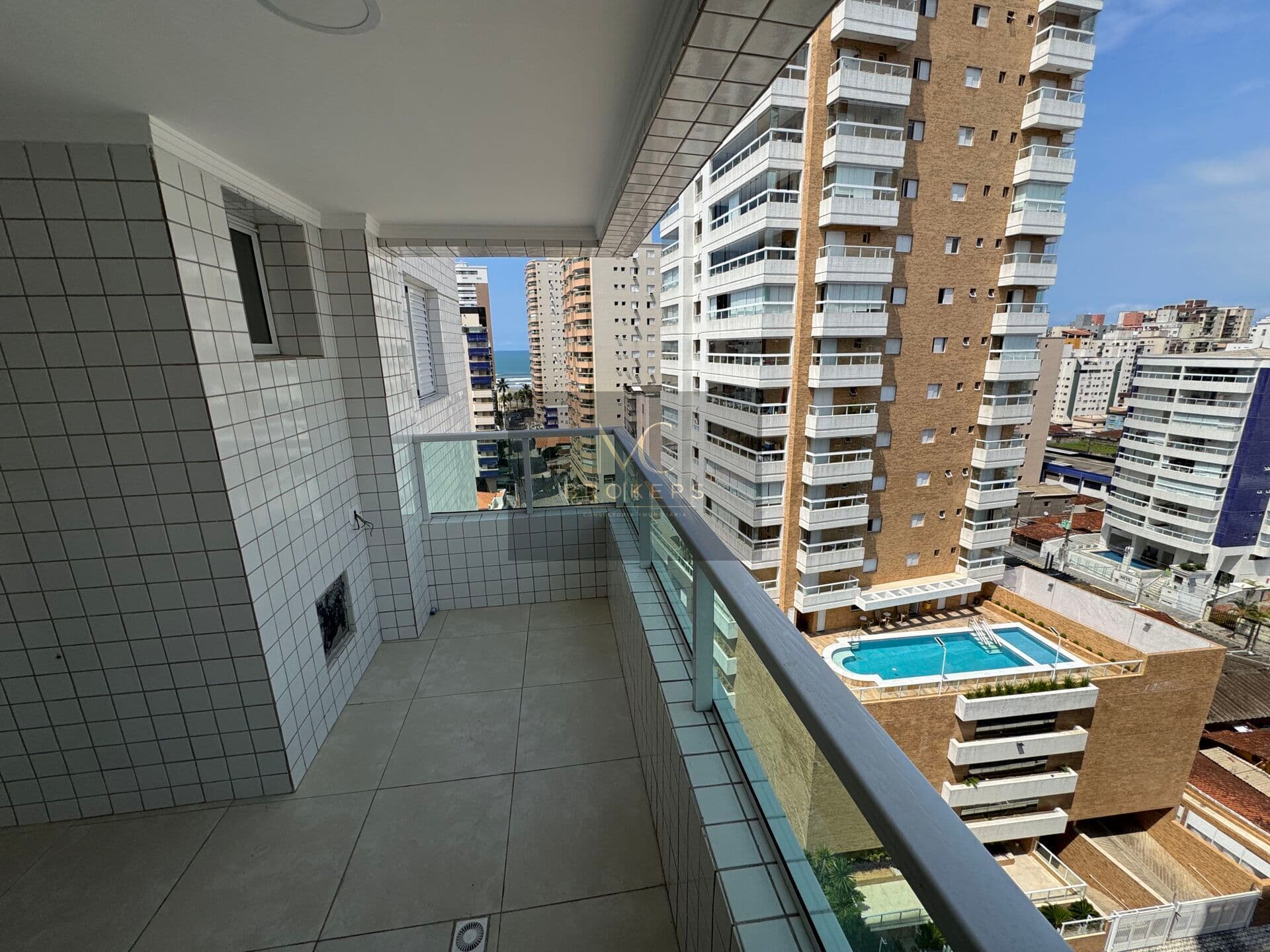 Apartamento vista mar, 2 dormitorios sendo 1 suite, 2 vagas, aviação