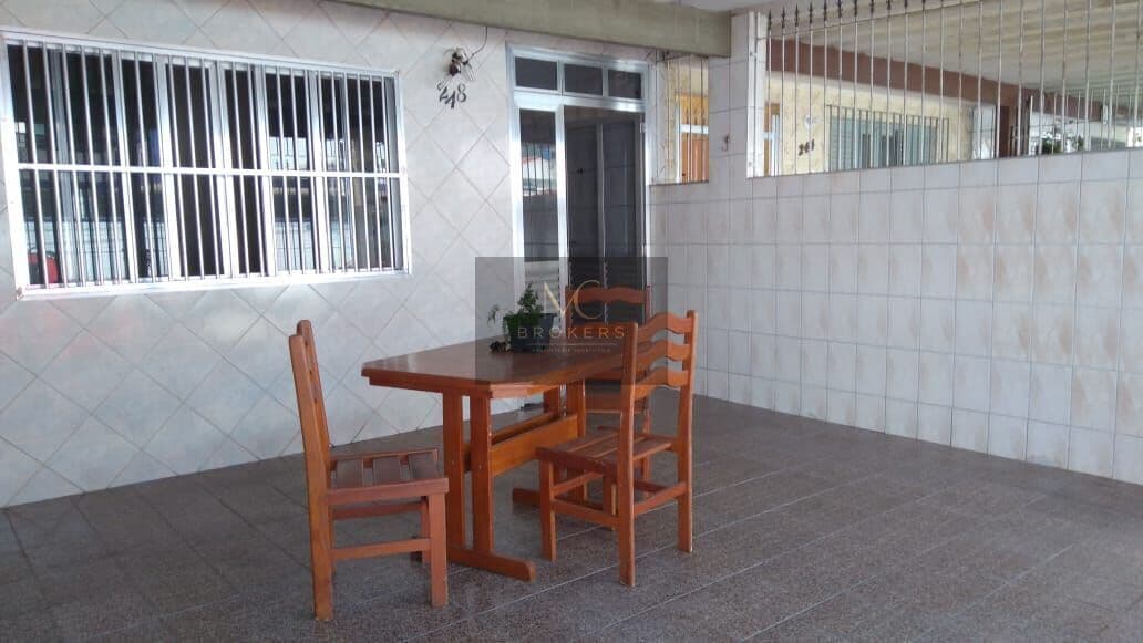 Casa Padrão com 2 dormir tiros sendo 1 suíte com 2 vagas de garagem no bairro ocian