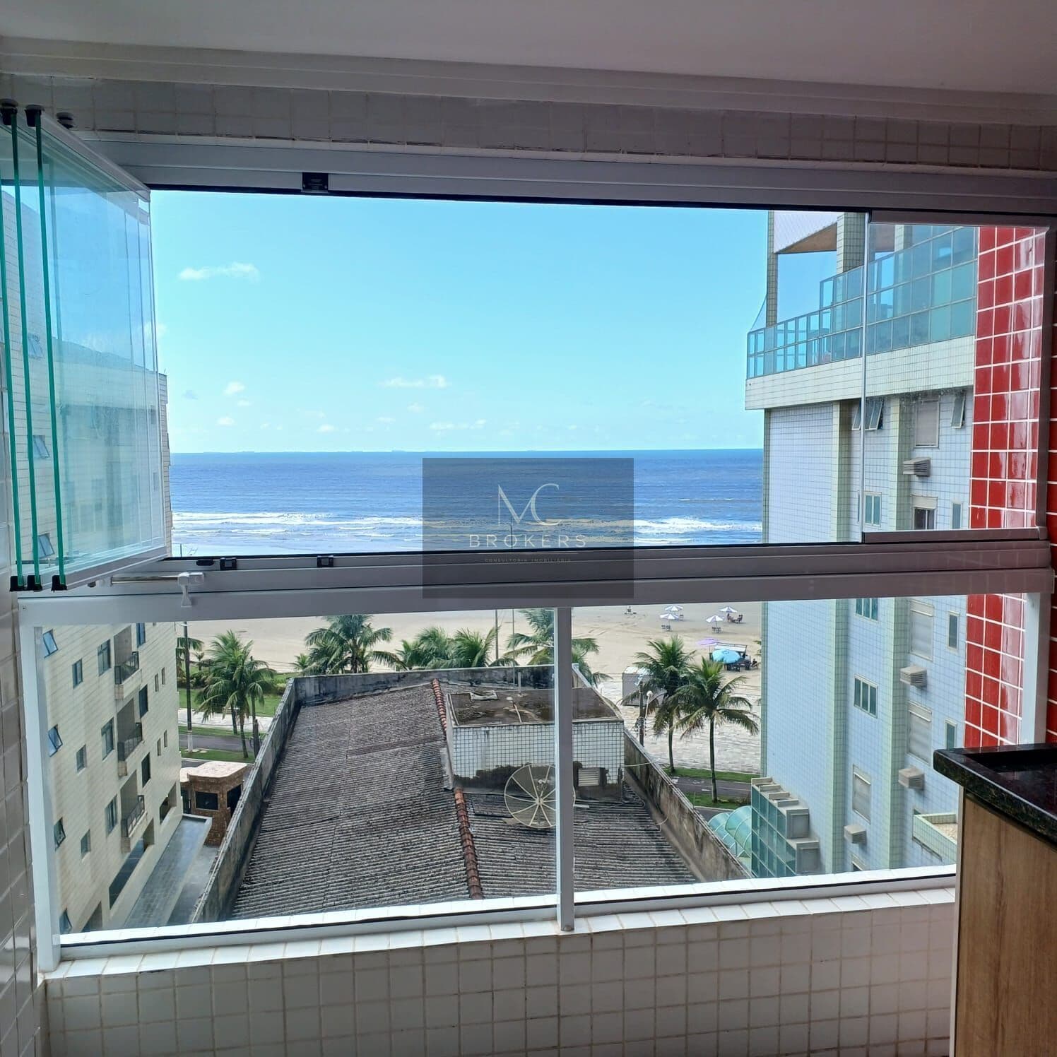 Apartamento Padrão vista mar de 2 dormitórios sendo 1 suíte e 1 vaga de garagem no bairro caiçara