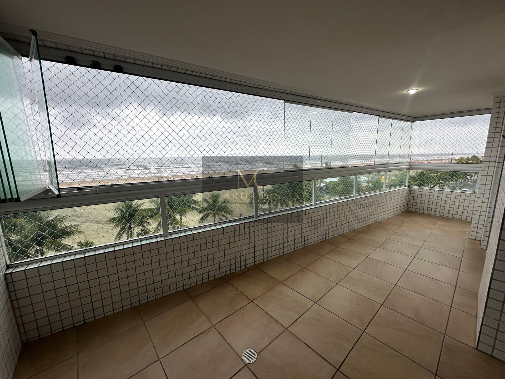Apartamento 3 dormitórios frente mar