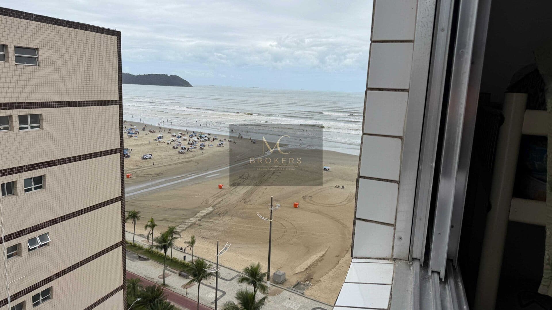 Apartamento à venda no bairro Guilhermina em Praia Grande, SP. 1 dormitório
