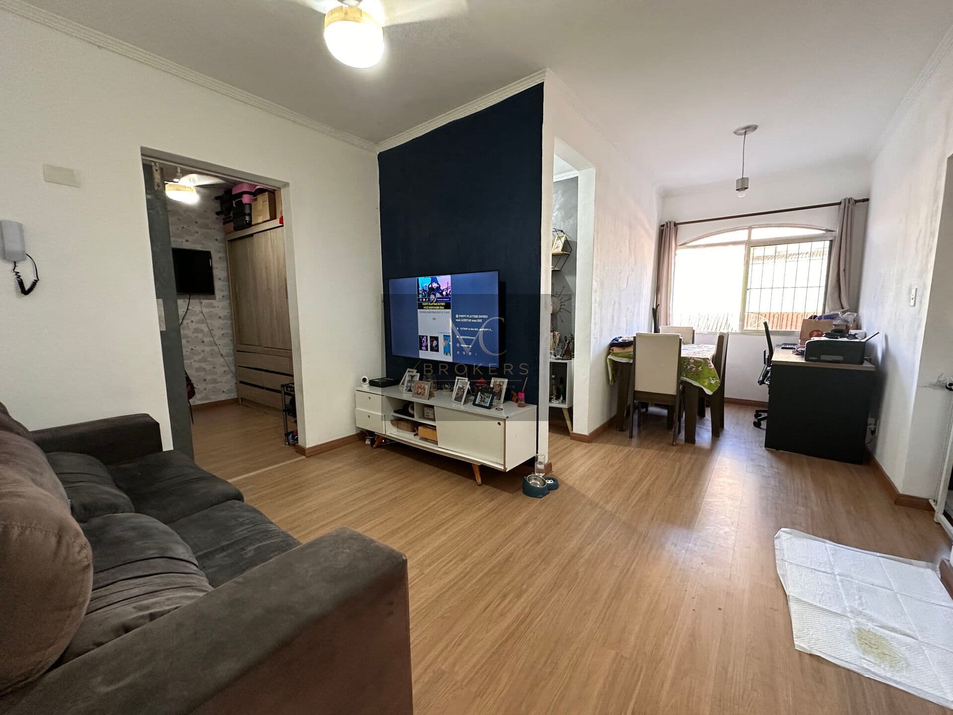 Apartamento de 1 dormitório, convertido em 2, à venda no bairro Tupi em Praia Grande, SP!