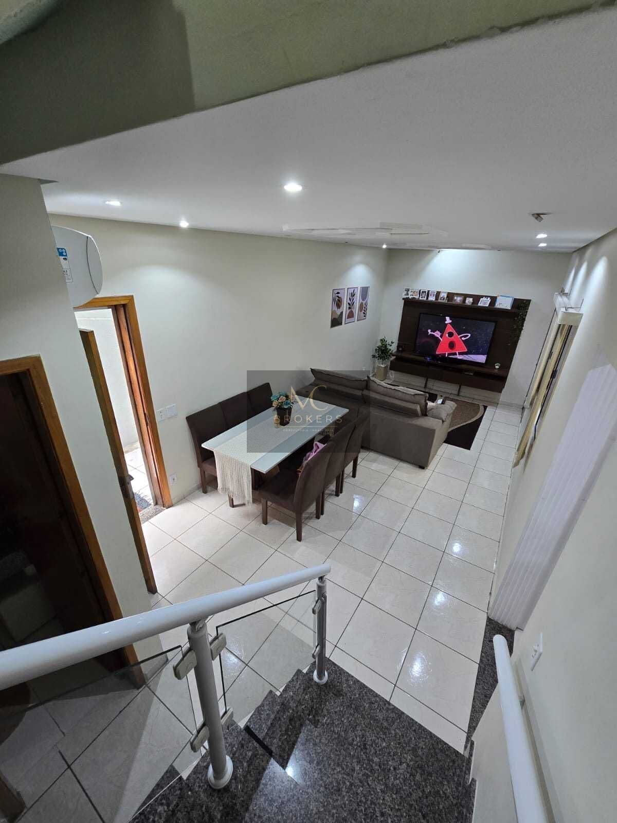 Casa à venda no bairro Aviação em Praia Grande, SP. 3 dormitórios sendo 1 suíte.