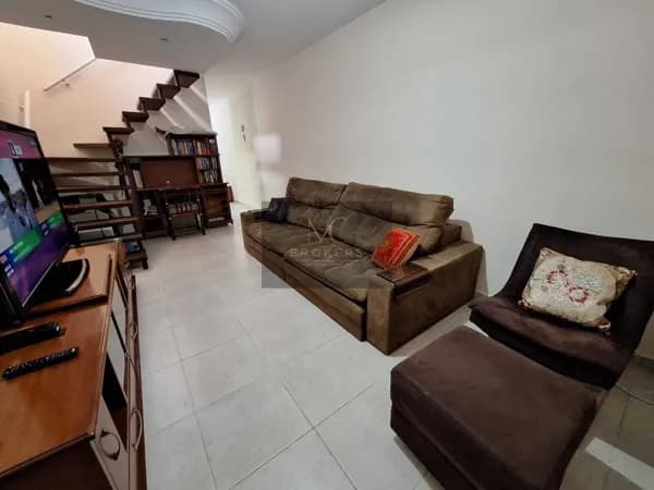 Casa na Guilhermina 3 suítes e 2 vagas de garagem