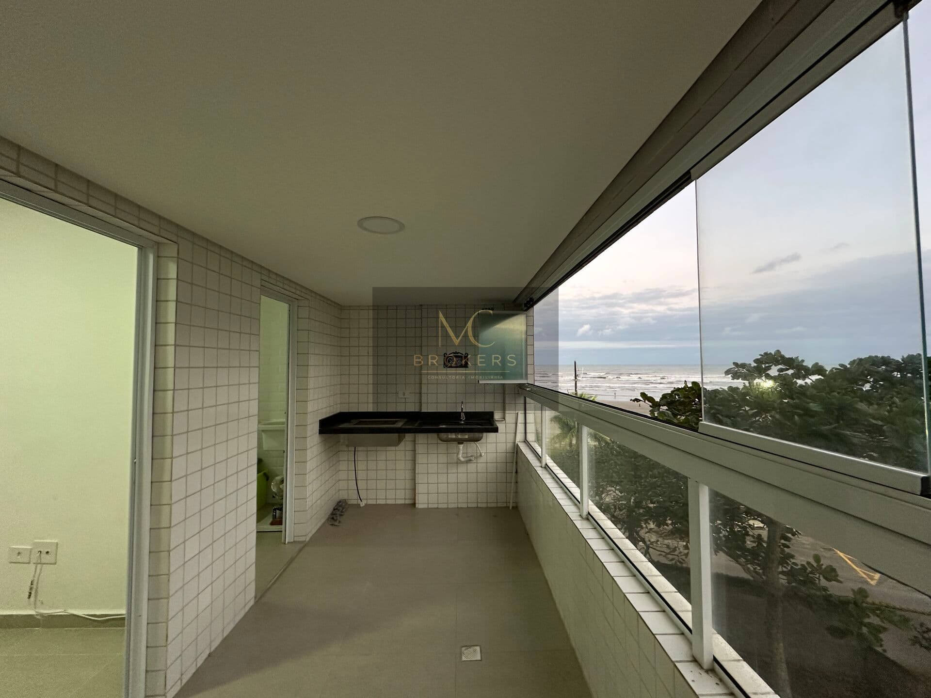 Apartamento Garden vista mar à venda no bairro Maracanã em Praia Grande, SP. 1 dormitório (1 suíte)