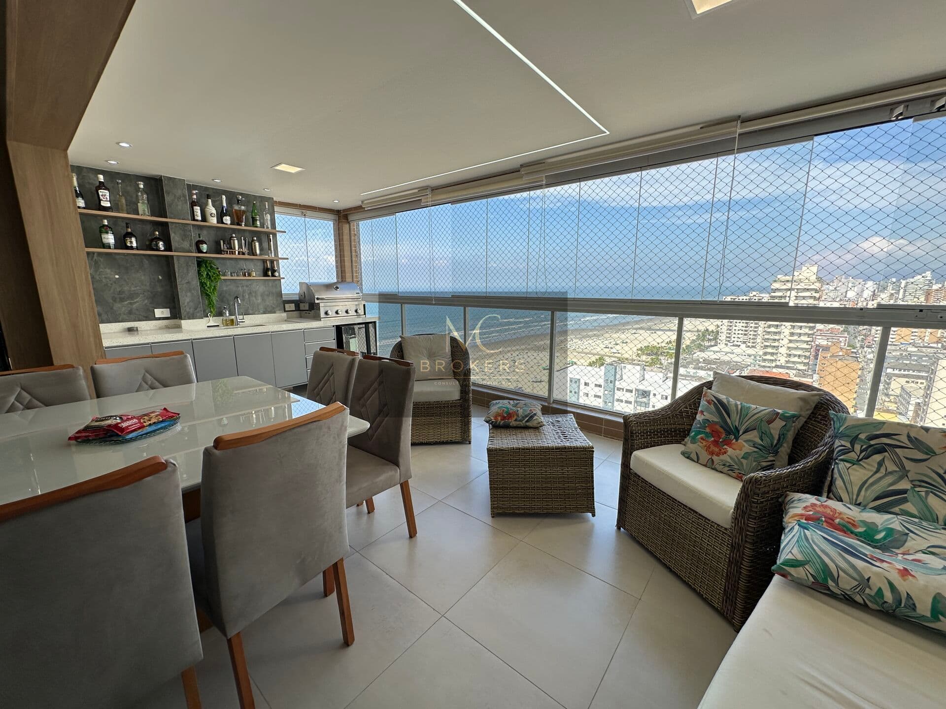 Apartamento com 3 suites na quadra do mar na Aviação
