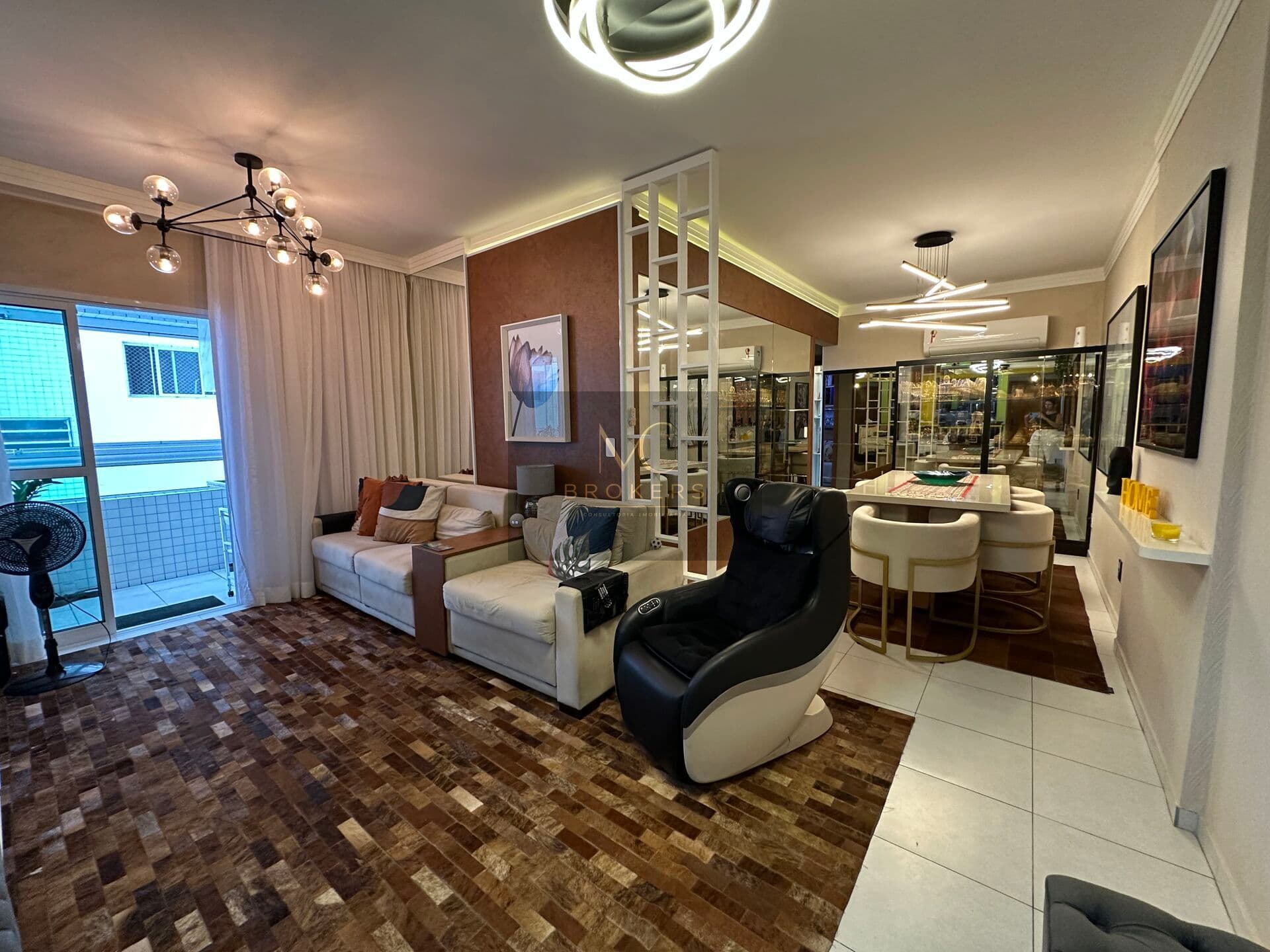 Apartamento à venda no bairro Guilhermina em Praia Grande, SP. 3 dormitórios, sendo 1 suíte.