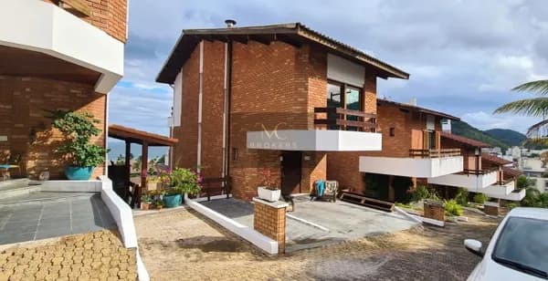 Sobrado em Guarujá - Enseada