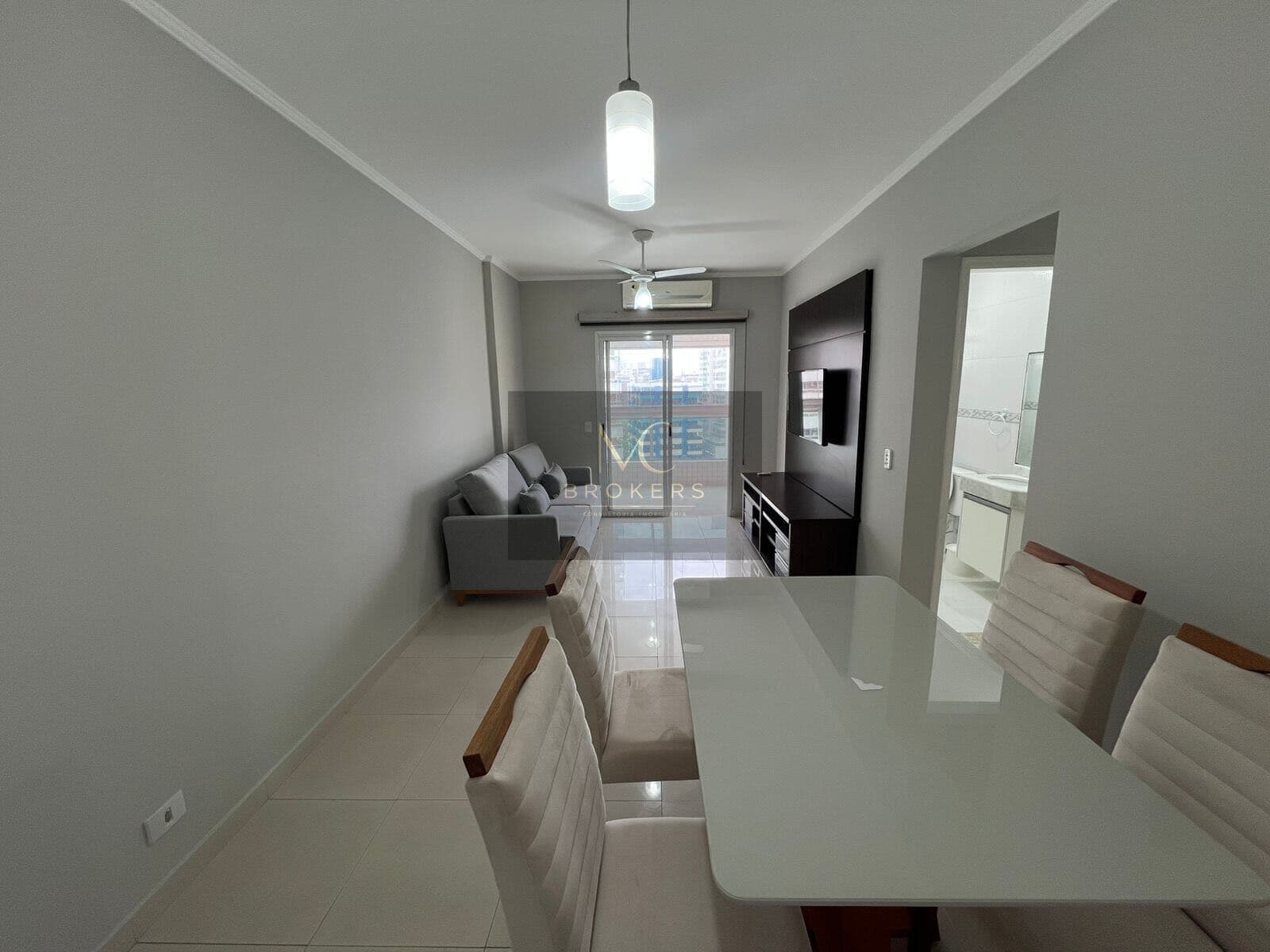 Apartamento 2 dormitórios sendo 1 suite, 1 vaga, canto do forte