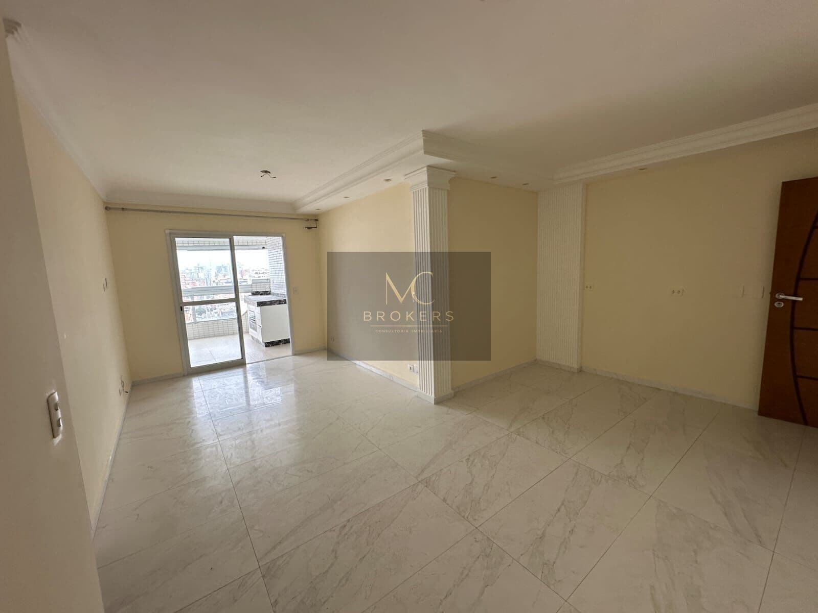Apartamento à venda no bairro Aviação em Praia Grande, SP. 2 dormitórios sendo 2 suítes.