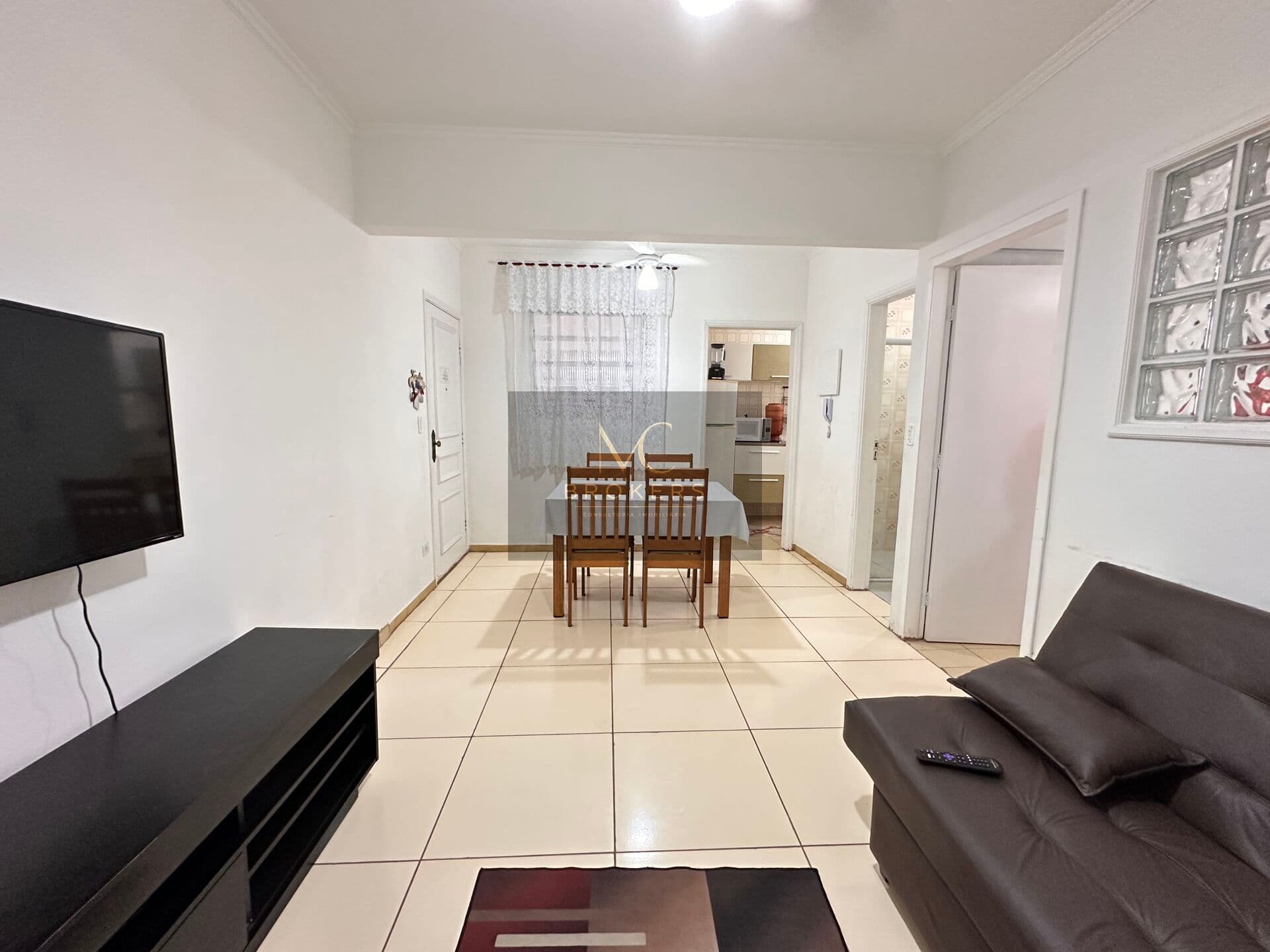 Apartamento 50 metros do Mar, mobiliado à venda na Aviação Praia Grande, SP. 1 dormitório!