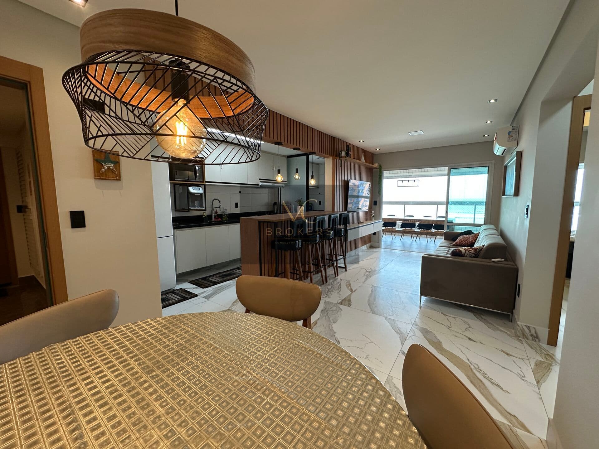 Apartamento no bairro Aviação em Praia Grande, SP. 2 dormitórios sendo 1 suíte.
