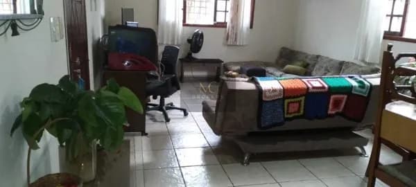 Casa à venda no bairro Maracanã em Praia Grande, SP. 3 dormitórios.