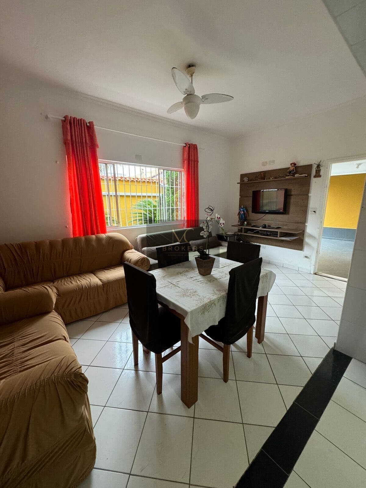 Casa de 3 dormitórios sendo 1 suíte e 3 vagas de garagem no bairro Florida
