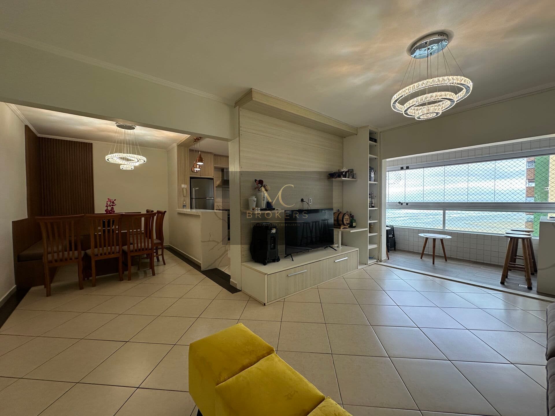 Apartamento vista mar à venda no bairro Guilhermina em Praia Grande, SP. 3 dormitórios (1 suíte), 2 vagas de garagem!