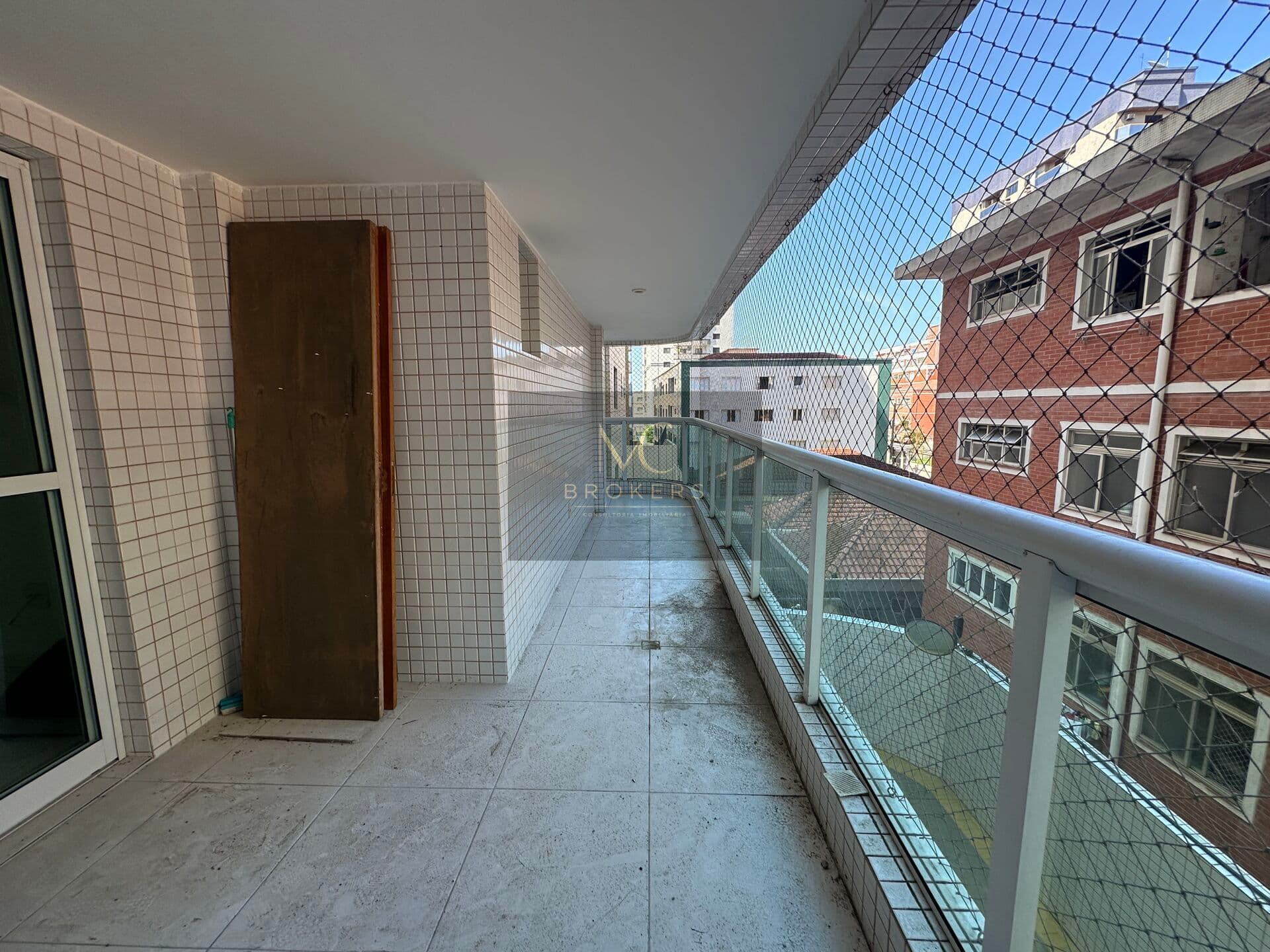 Apartamento à venda no bairro Tupi em Praia Grande, SP. 2 dormitórios (sendo 1 suíte)
