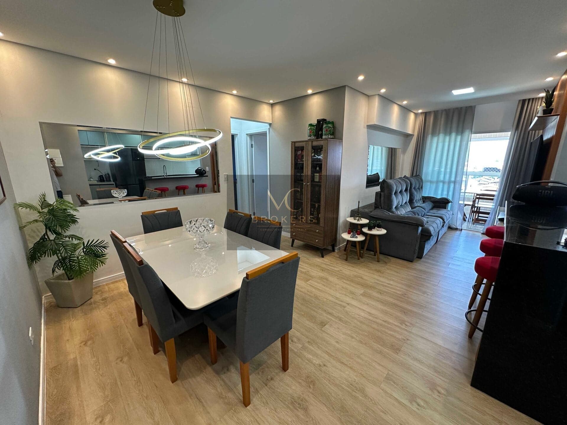 Apartamento na Mirim 2 dormitórios 1 suíte e 1 vaga de garagem
