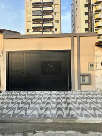 Casa à venda no bairro Guilhermina em Praia Grande, SP. 3 dormitórios sendo 1 suíte.