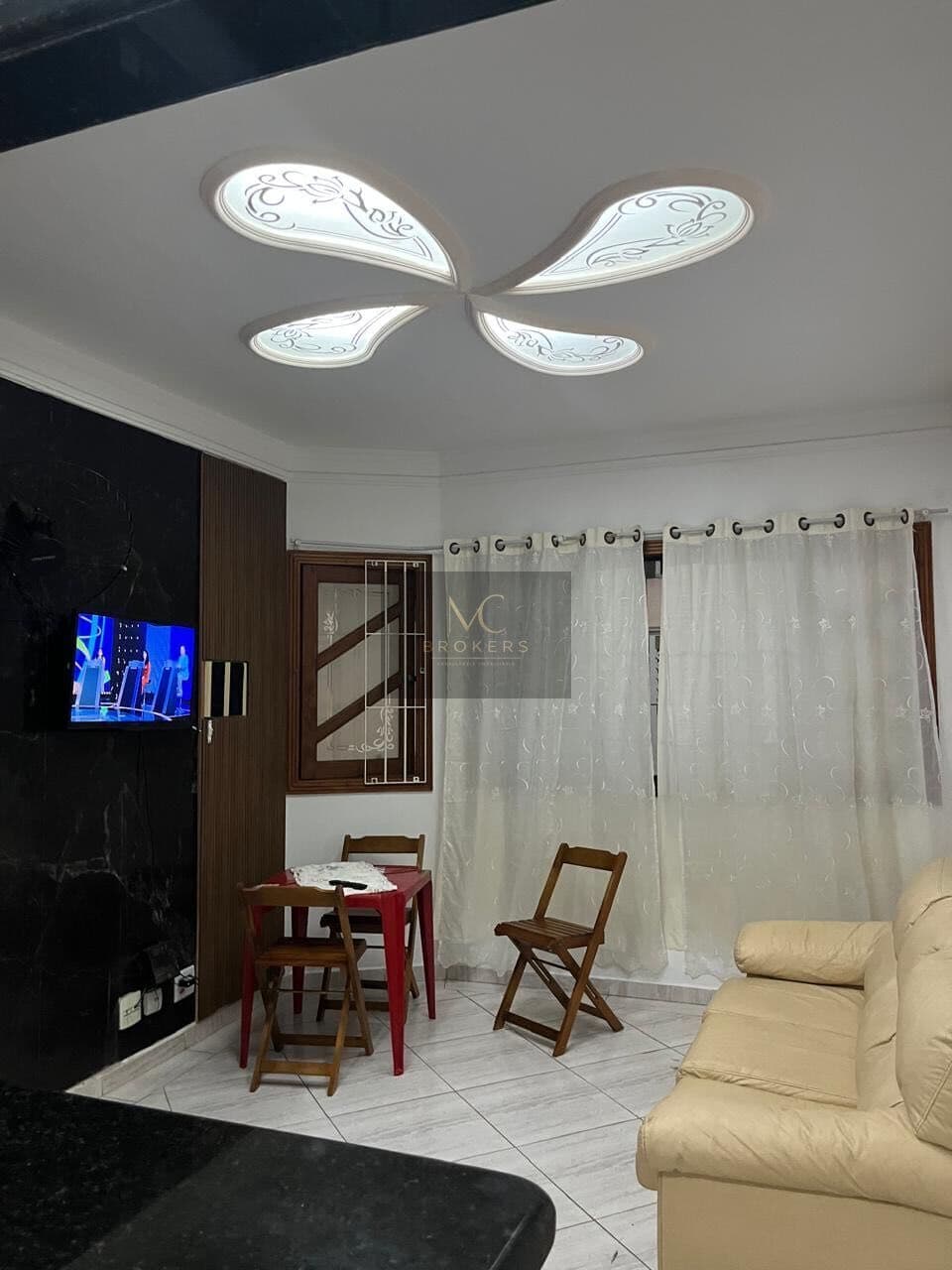 Casa 3 dormitórios, piscina, churrasqueira, 2 vagas, caiçara.