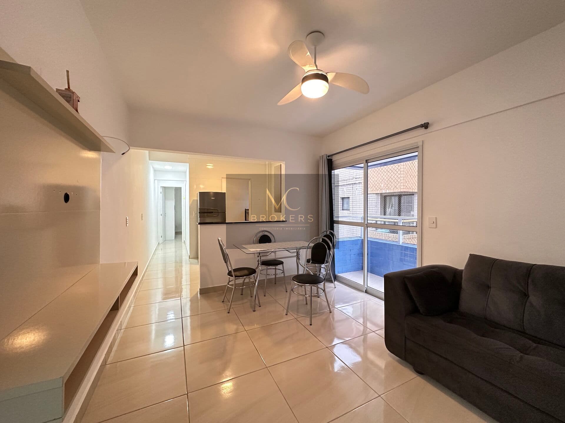 Apartamento à venda no bairro da Guilhermina em Praia Grande, SP. 1 dormitório!