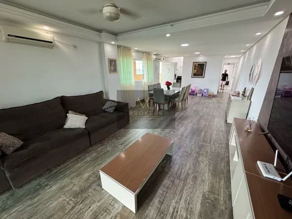 Casa Triplex, com 3 dormitórios com piscina e area gourmet