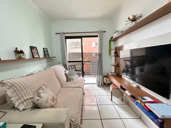 Apartamento Mobiliado à venda na Aviação Praia Grande, SP. 1 dormitório, sala, sacada!