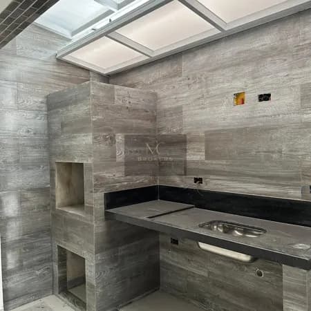 Vende-se casa triplex em condomínio - Guilhermina - Praia Grande