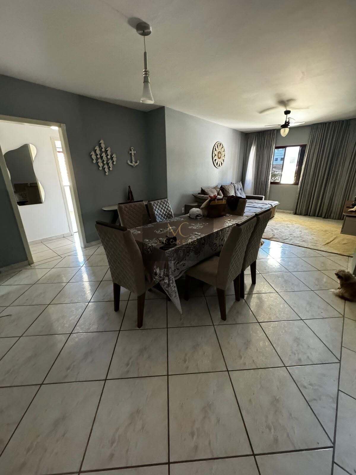 Apartamento mobiliado para locação definitiva no bairro Tupi em Praia Grande, SP. Com 3 dormitórios, 1 sendo suíte, + 1 dependência!