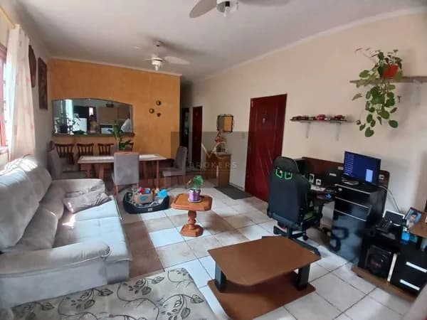 Casa 3 Dormitórios no bairro Maracanã garagem para 5 carros
