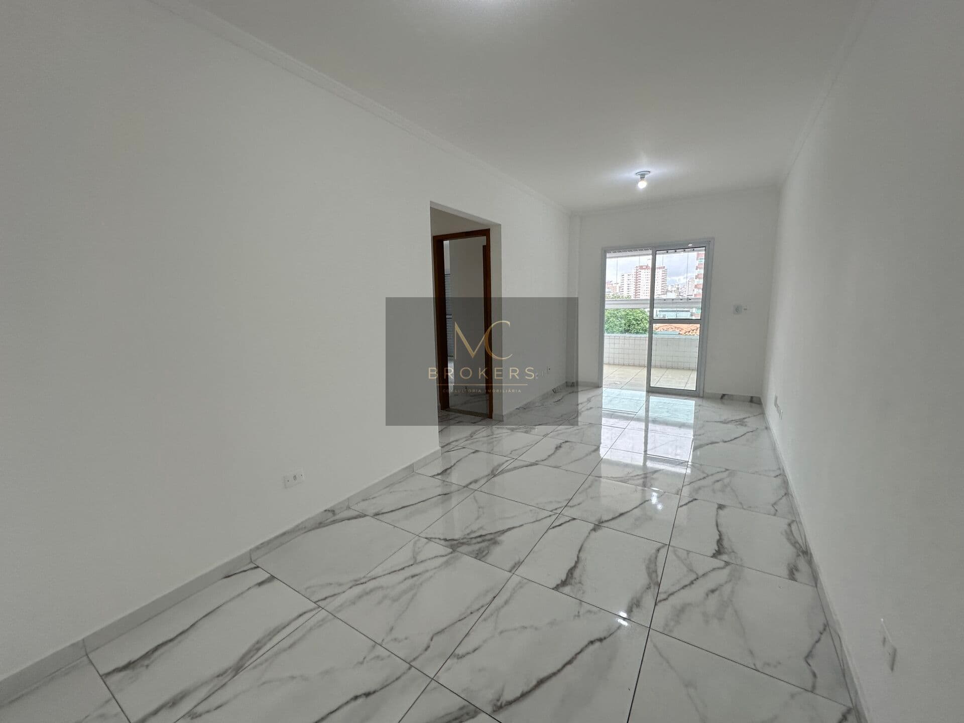 Apartamento à venda no bairro Boqueirão em Praia Grande, SP. 2 dormitórios sendo 1 suíte