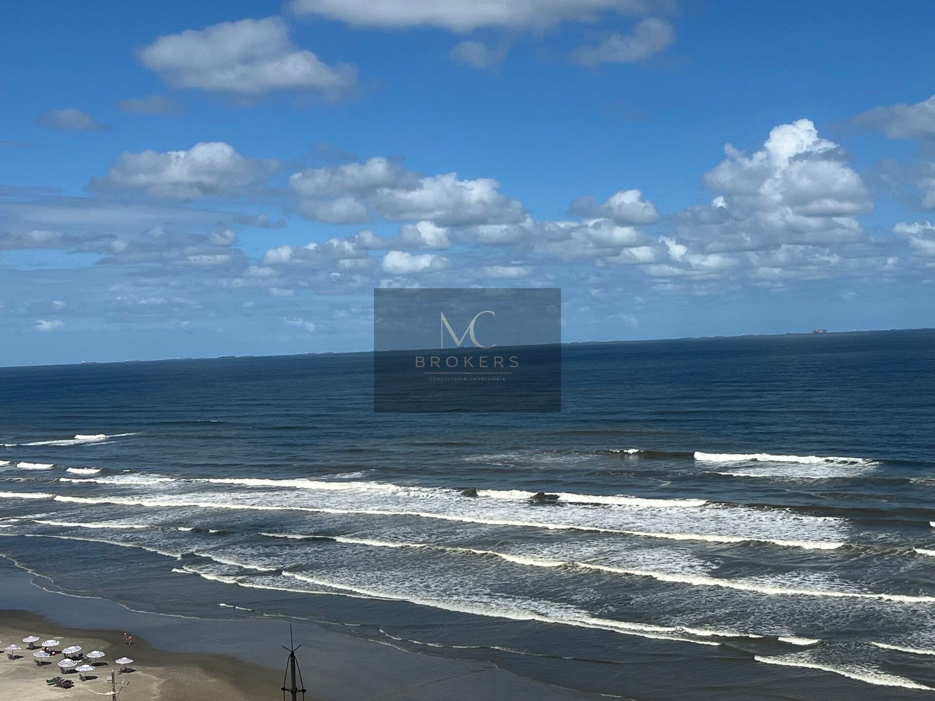 Apartamento vista Mar, mobiliado à venda no Caiçara Praia Grande, SP. 2 dormitórios, sendo 1 suíte, 2 vagas de garagem!