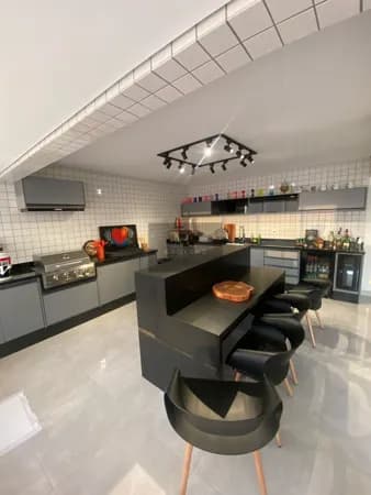 Duplex à venda no bairro Guilhermina em Grande, SP. 3 dormitórios, 2 suítes, 2 vagas!