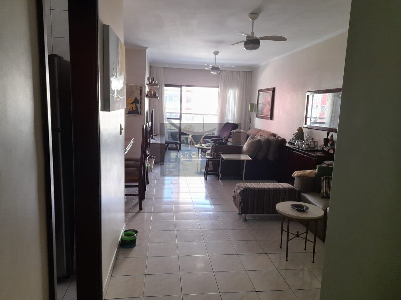 Apartamento à venda no bairro Tupi, em Praia Grande, SP. 2 dormitórios (sendo 1 suíte com sacada)
