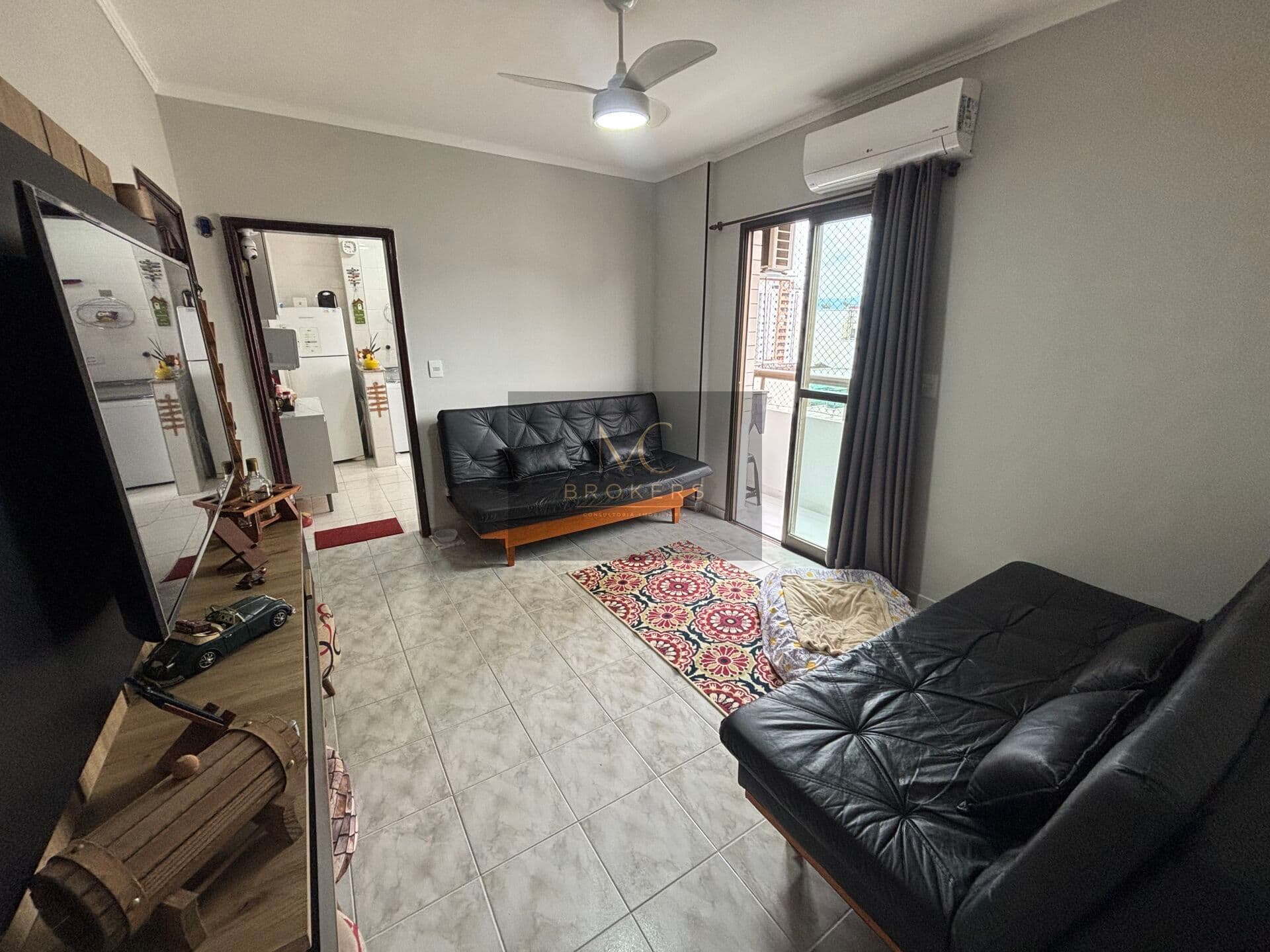 Apartamento à venda no bairro Canto do forte em Praia Grande, SP. 1 dormitório!