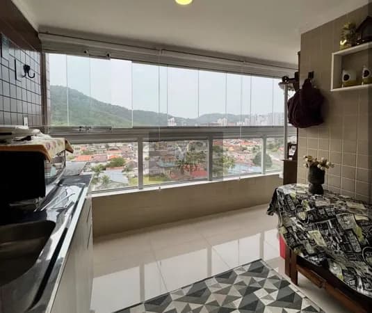 Apartamento semi-mobiliado à venda no bairro Canto do forte em Praia Grande, SP. 2 dormitórios, sala dois ambientes com sacada envidraçada, com uma linda vista para o morro Xixová!