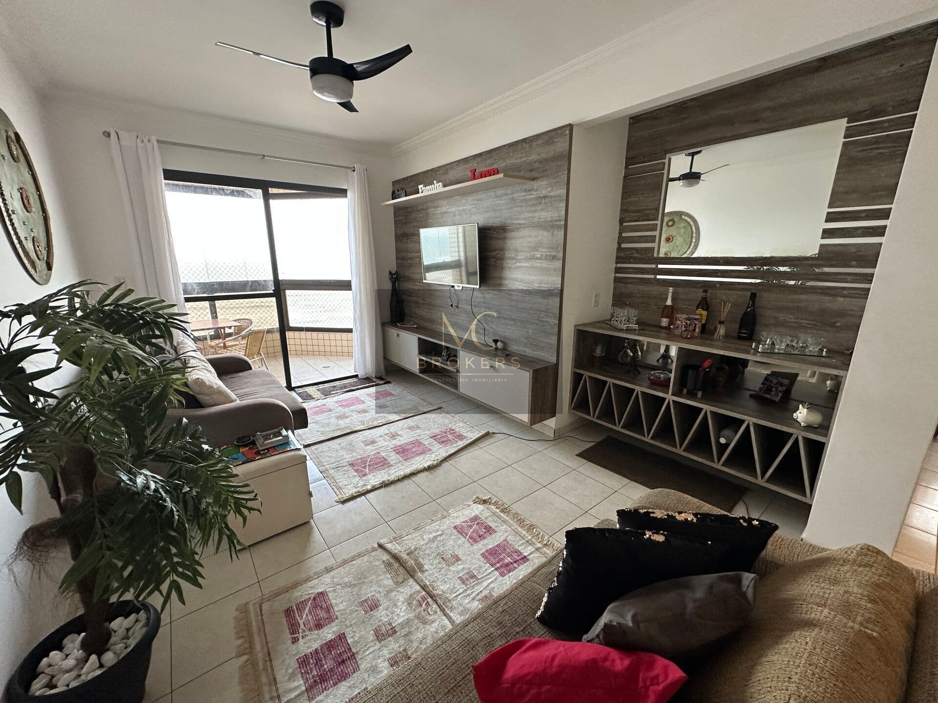 Apartamento à venda no bairro Caiçara em Praia Grande, SP. 2 dormitórios sendo 1 suíte.