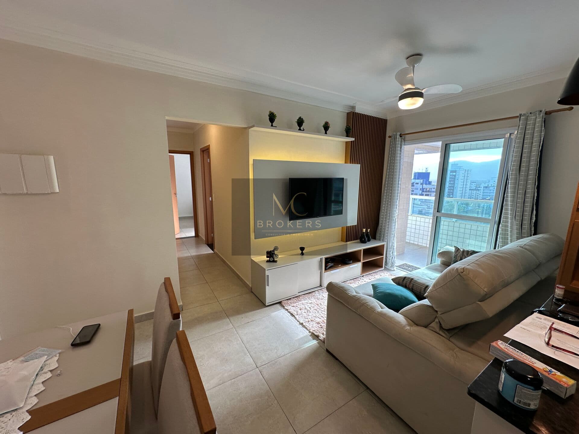 Apartamento à venda no bairro Caiçara em Praia Grande, SP. 2 dormitórios sendo 1 suíte.