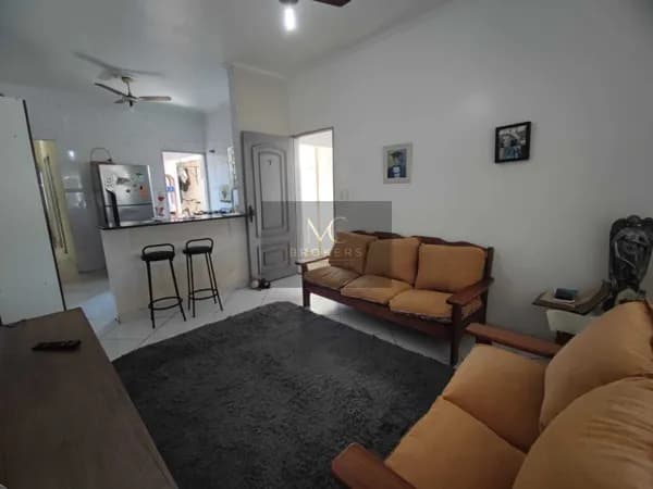 Casa à venda no bairro Caiçara em Praia Grande, SP. 2 dormitórios sendo 1 suíte.