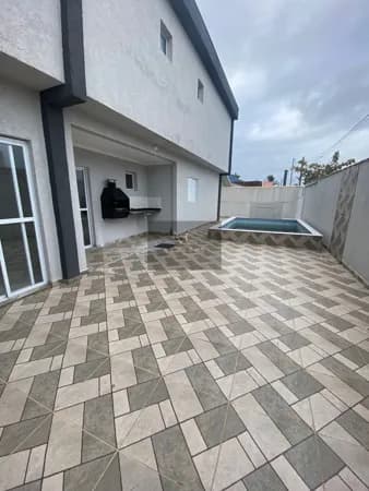 Casa Sobreposta de baixo, 2 dormitórios 1 suite, piscina com churrasqueira, 2 vagas, Itanhaém