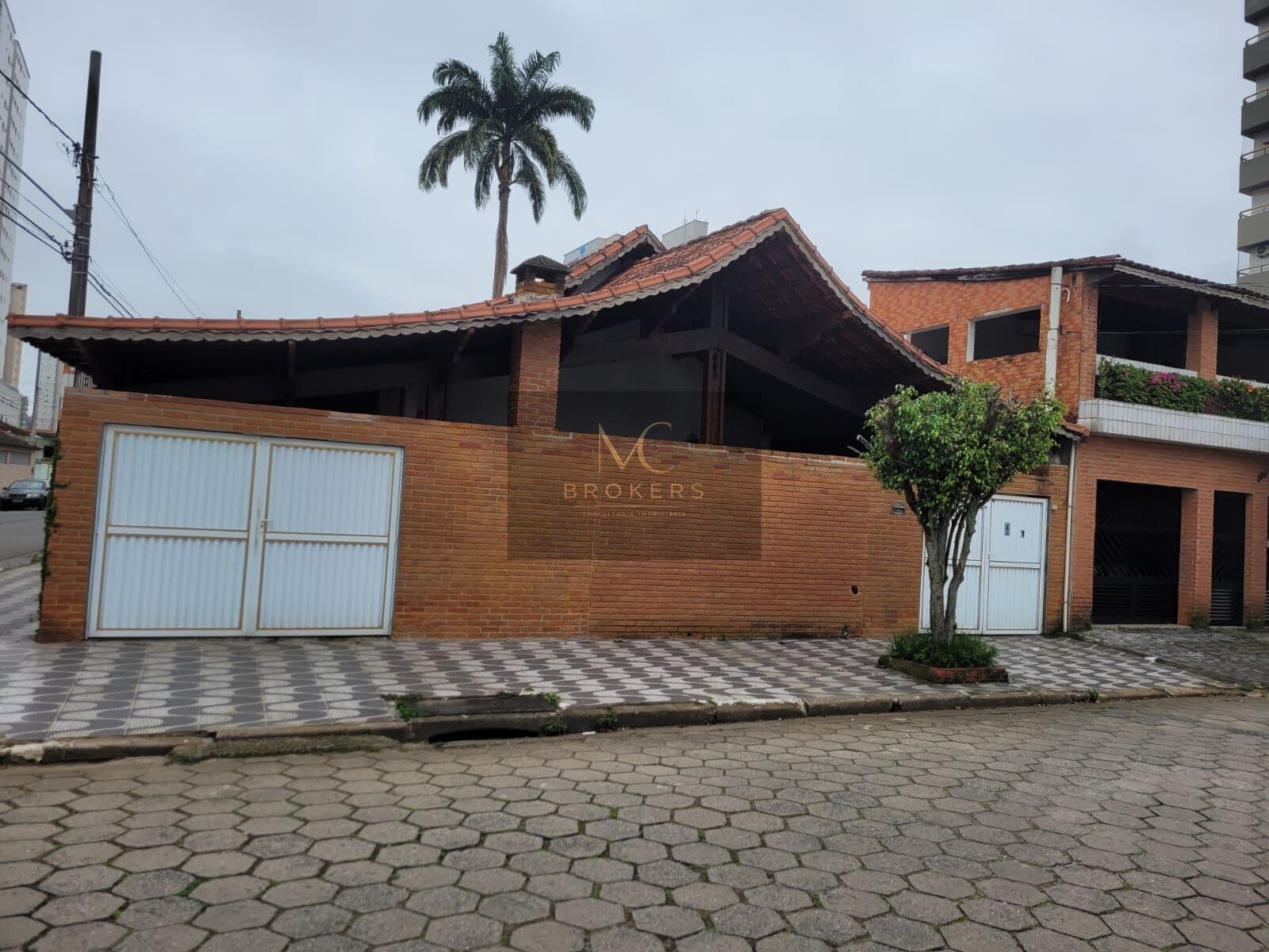 Casa isolada à venda no bairro Aviação em Praia Grande, SP. 3 dormitórios