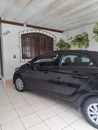 Casa individual à venda no bairro Caiçara em Praia Grande, SP. 2 dormitórios sendo uma suíte