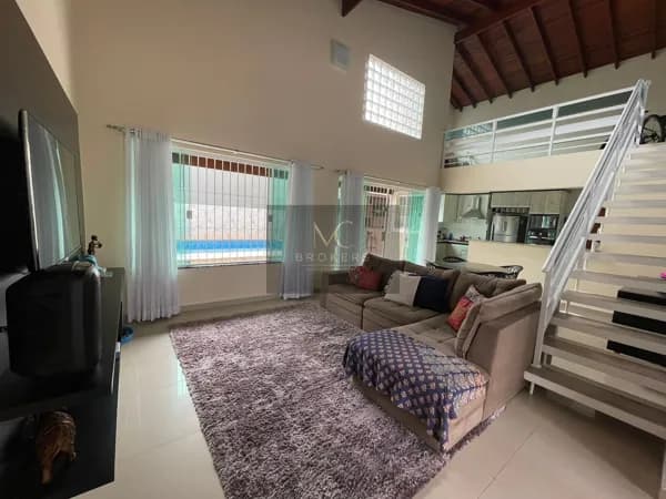 Casa Alto Padrão 4 dormitórios 3 suítes e 4 vagas de garagem no bairro Florida